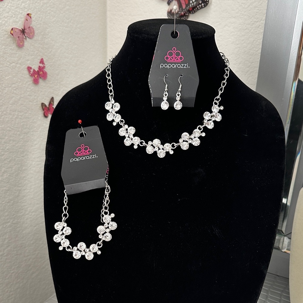 Paparazzi Silver Old Hollywood Necklace and Earring Set